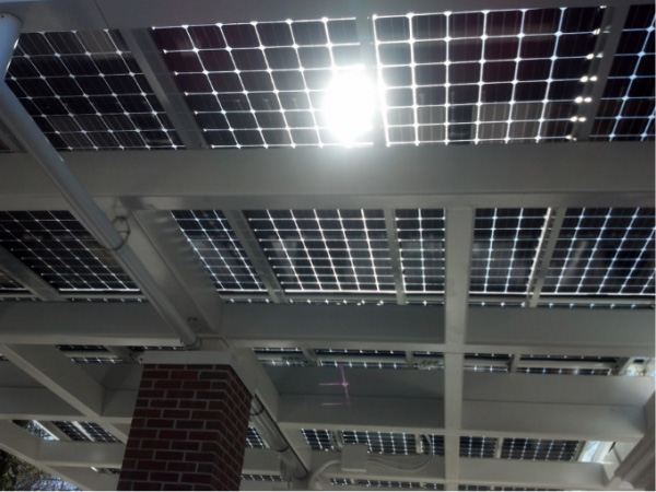 Figür 3: Çift taraflı PV modül uygulaması (Prism Solar Technologies)